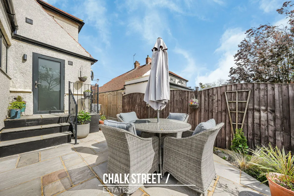 Whitethorn Gardens, Hornchurch, RM11 2AL, photo 33