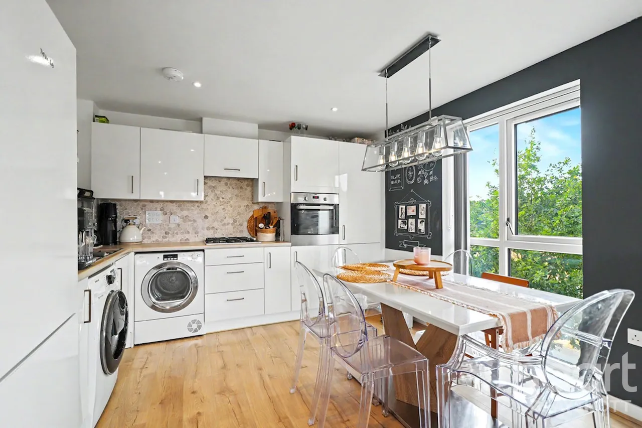Louisburg Avenue, Bordon, GU35, photo 3