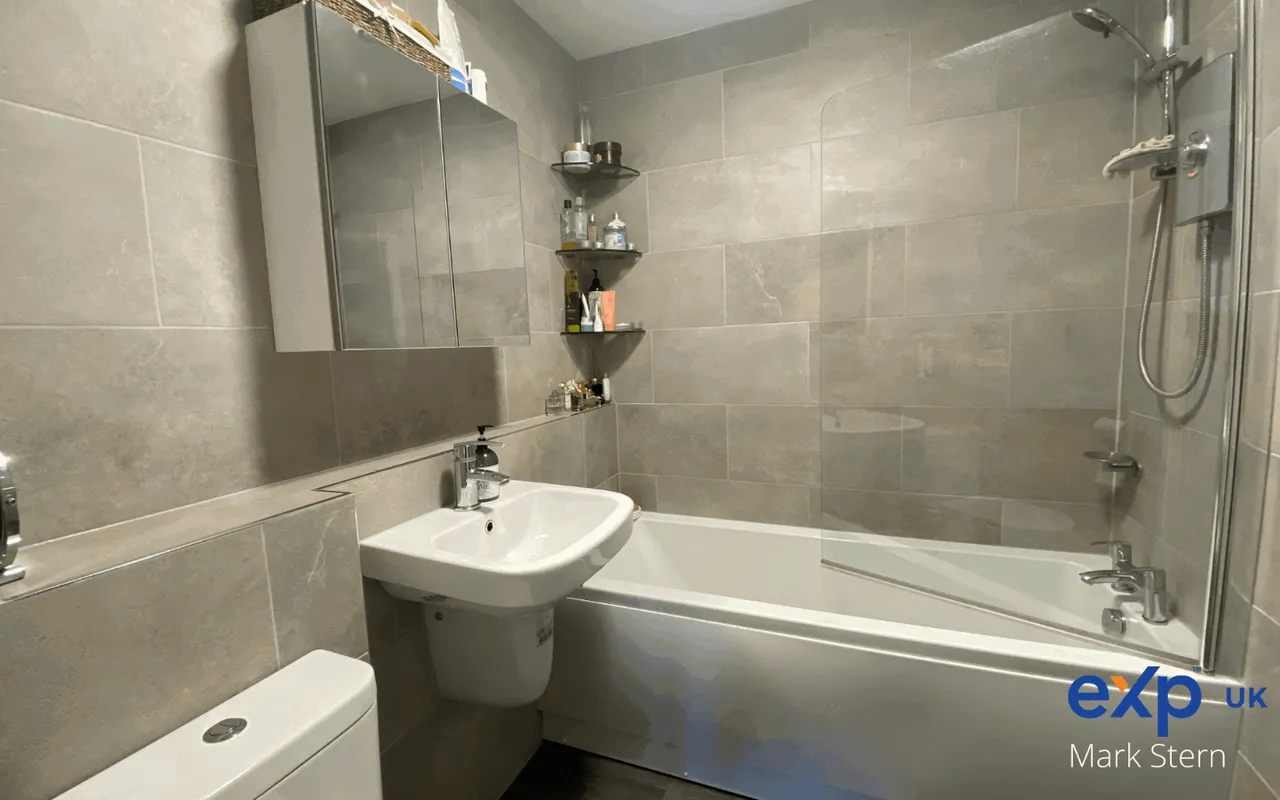 Christchurch Avenue, Harrow, HA3 8NX, photo 6