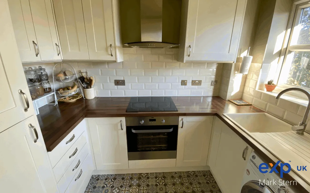Christchurch Avenue, Harrow, HA3 8NX, photo 3