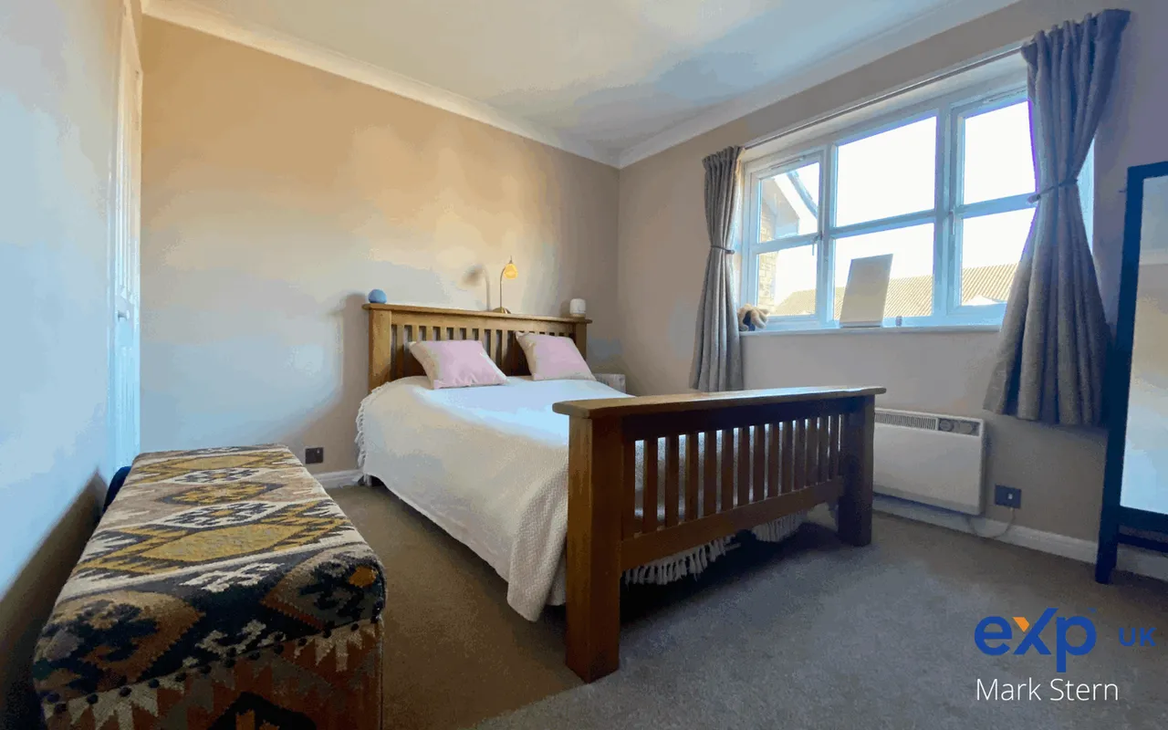 Christchurch Avenue, Harrow, HA3 8NX, photo 5