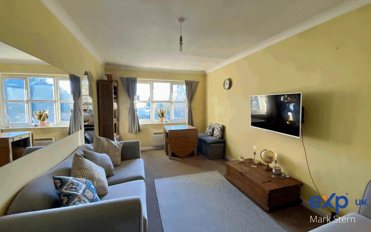 Christchurch Avenue, Harrow, HA3 8NX, photo 2