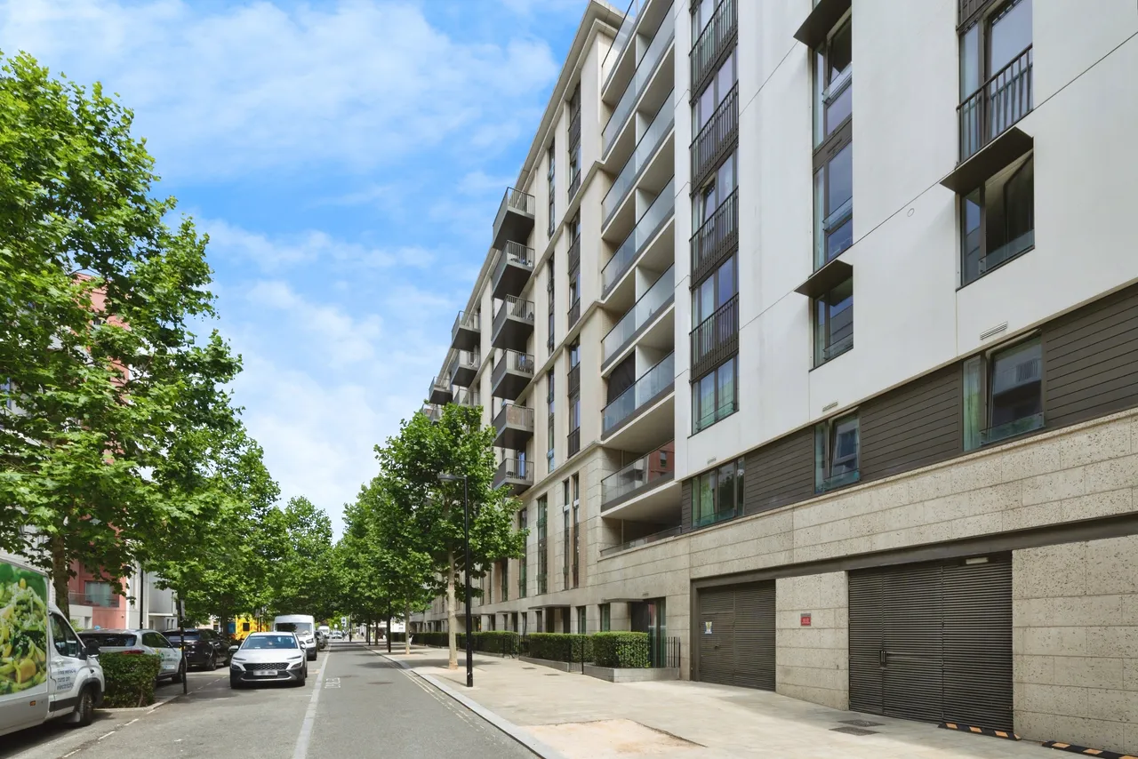Logan Close, London, E20, photo 19