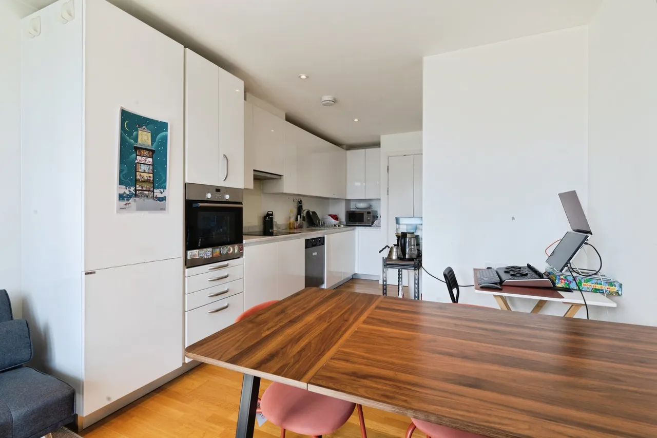 Logan Close, London, E20, photo 9