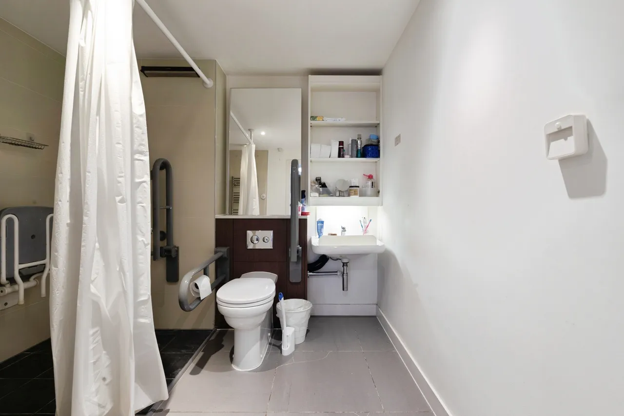 Logan Close, London, E20, photo 16