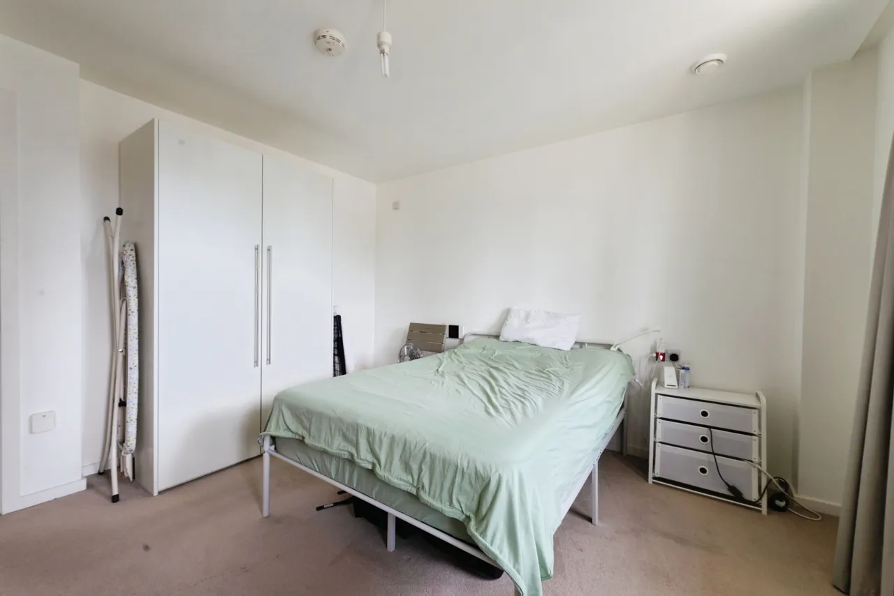 Logan Close, London, E20, photo 15