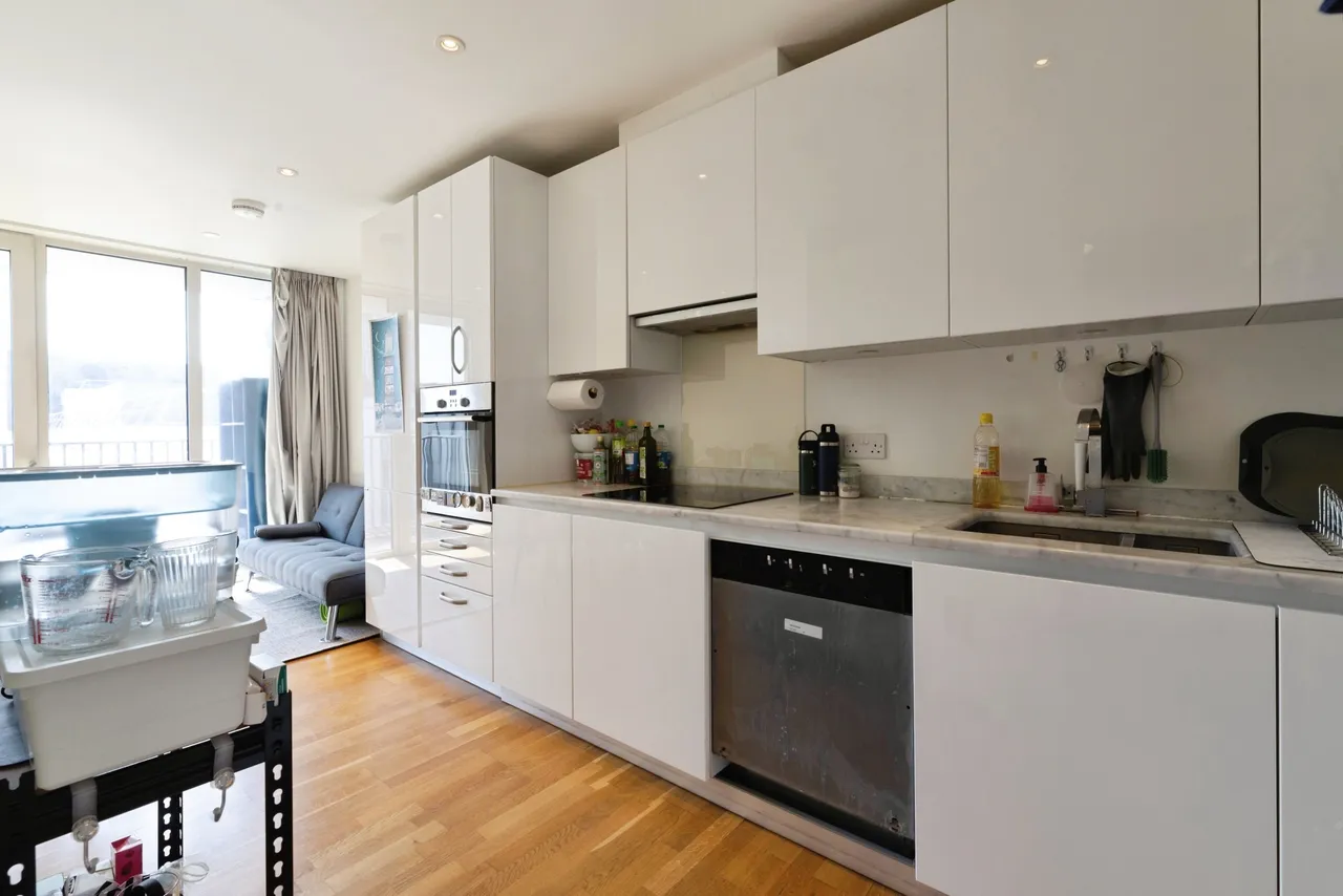 Logan Close, London, E20, photo 10