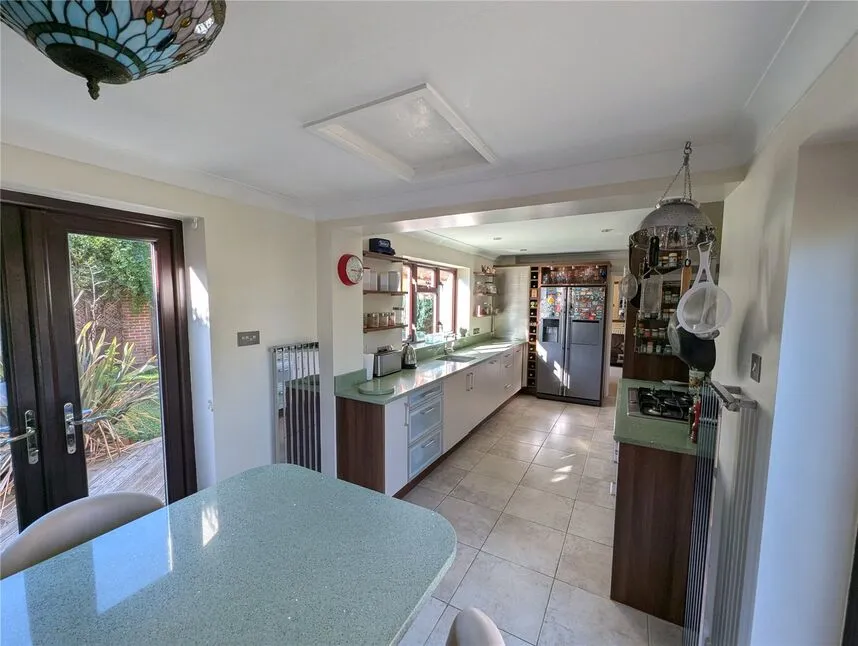 Hengest Close, Charlton, SP10, photo 8