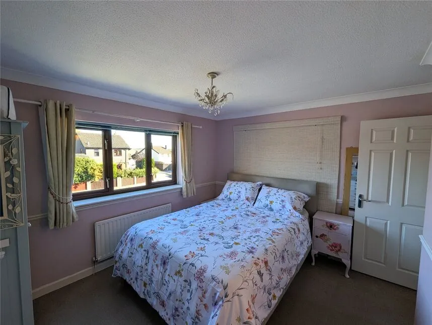 Hengest Close, Charlton, SP10, photo 12