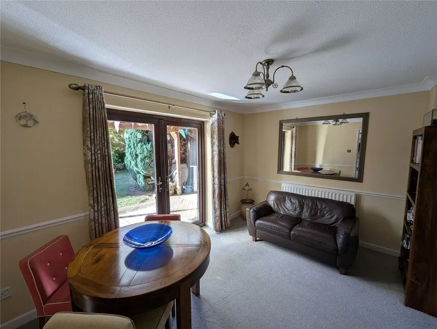 Hengest Close, Charlton, SP10, photo 5