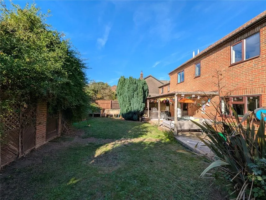 Hengest Close, Charlton, SP10, photo 28