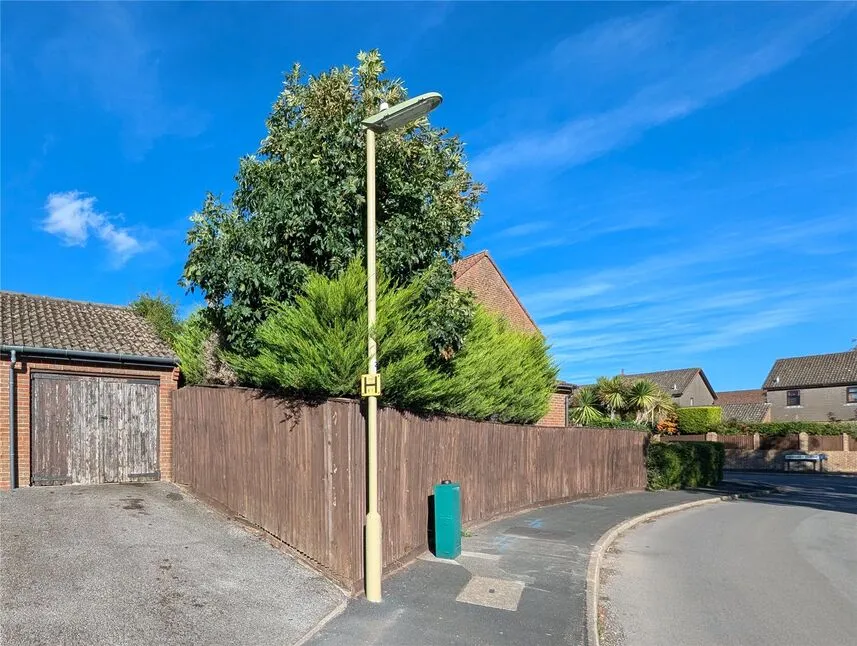 Hengest Close, Charlton, SP10, photo 32