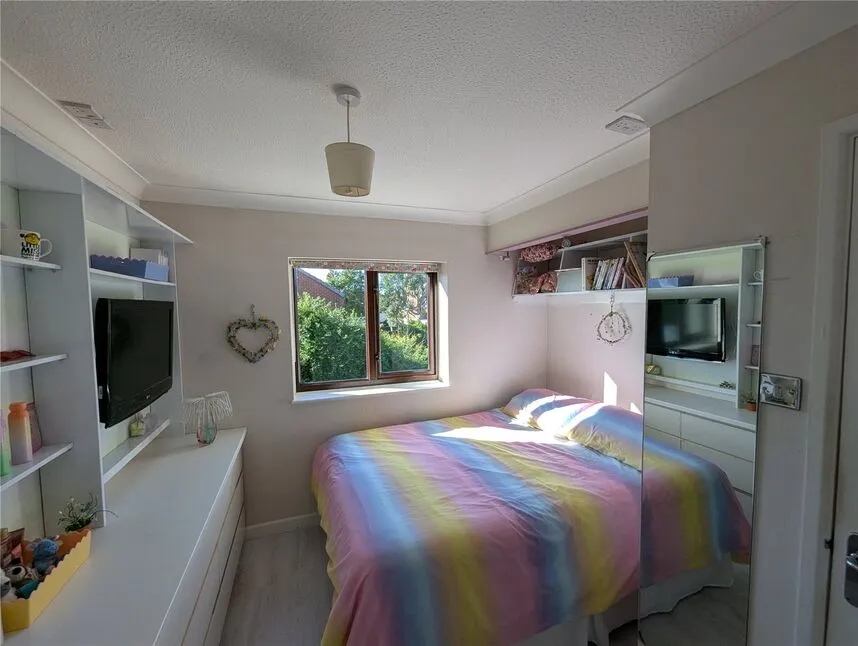 Hengest Close, Charlton, SP10, photo 20