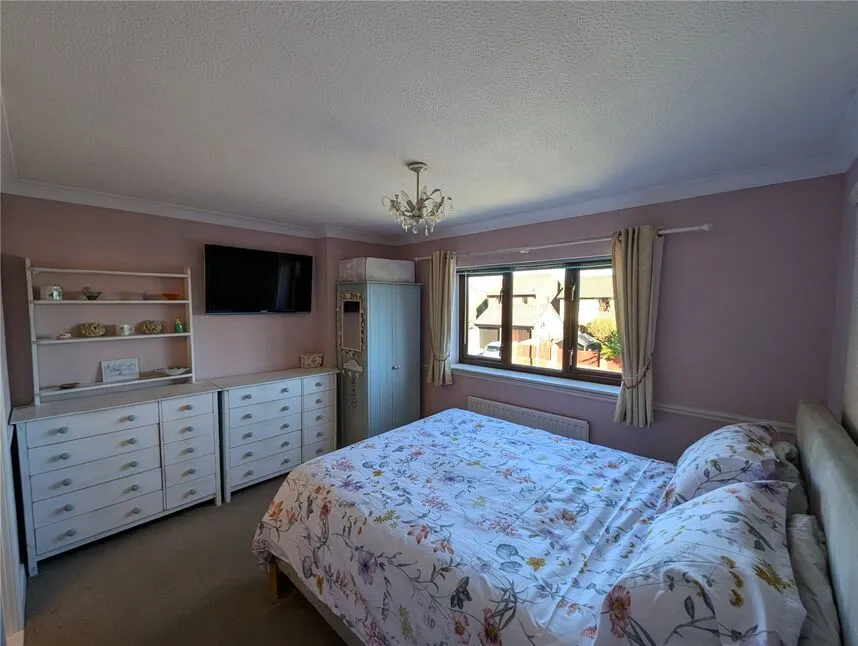 Hengest Close, Charlton, SP10, photo 13