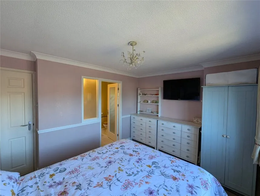 Hengest Close, Charlton, SP10, photo 14