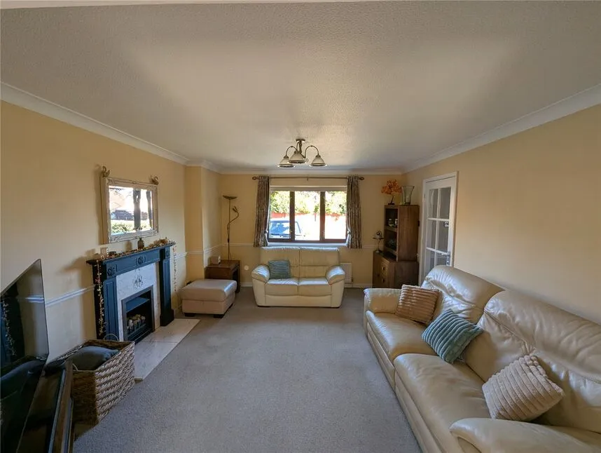 Hengest Close, Charlton, SP10, photo 6