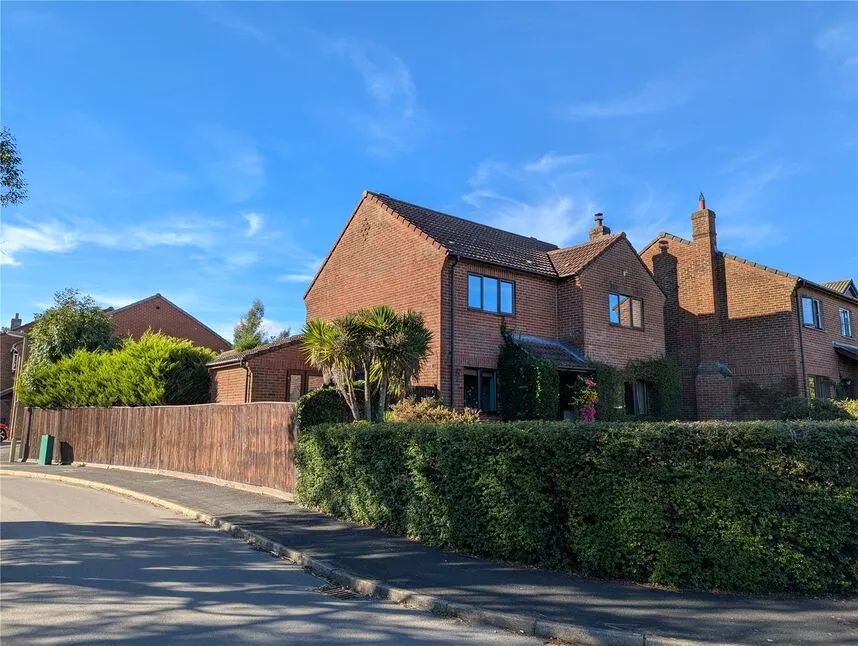 Hengest Close, Charlton, SP10, photo 31