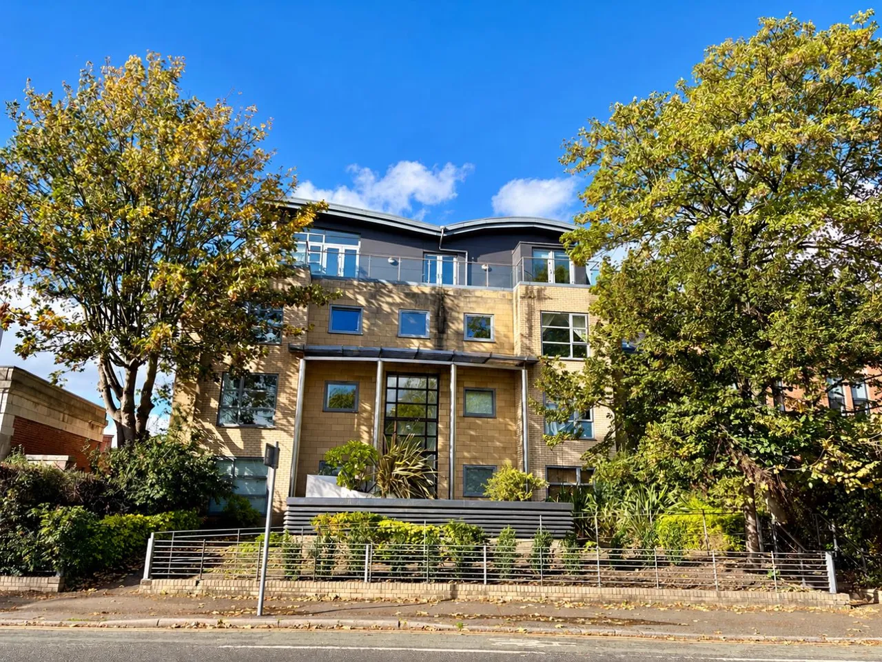 2 bed flat for sale, Wilmslow Road, Withington, M20