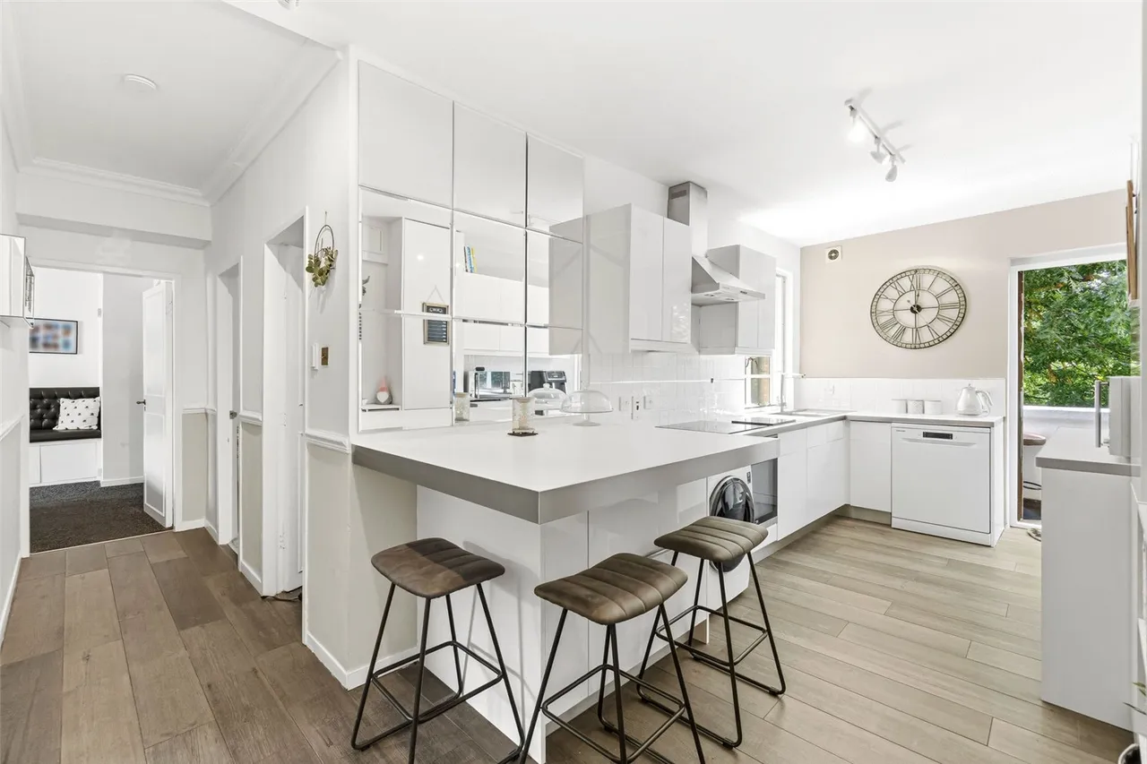 Meadowside, Twickenham, TW1 2JQ, photo 2