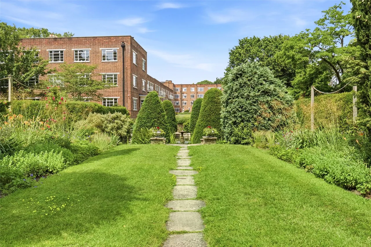 3 bed flat for sale — Meadowside, Twickenham, TW1 2JQ