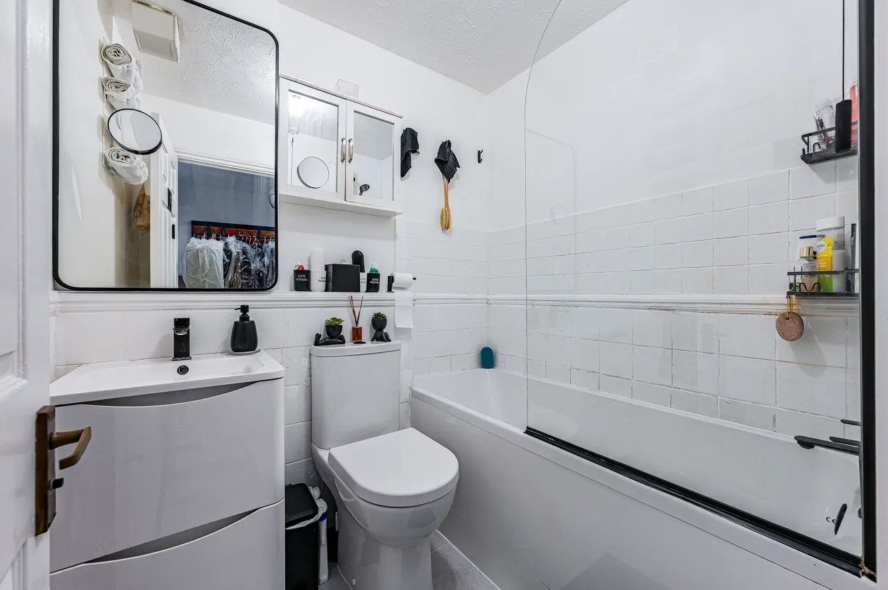 8 Britton Close, London, photo 10