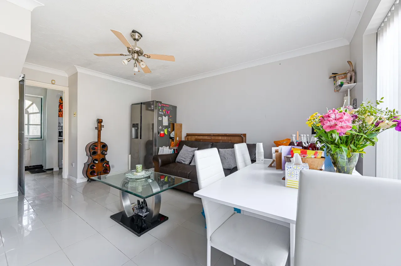 8 Britton Close, London, photo 7