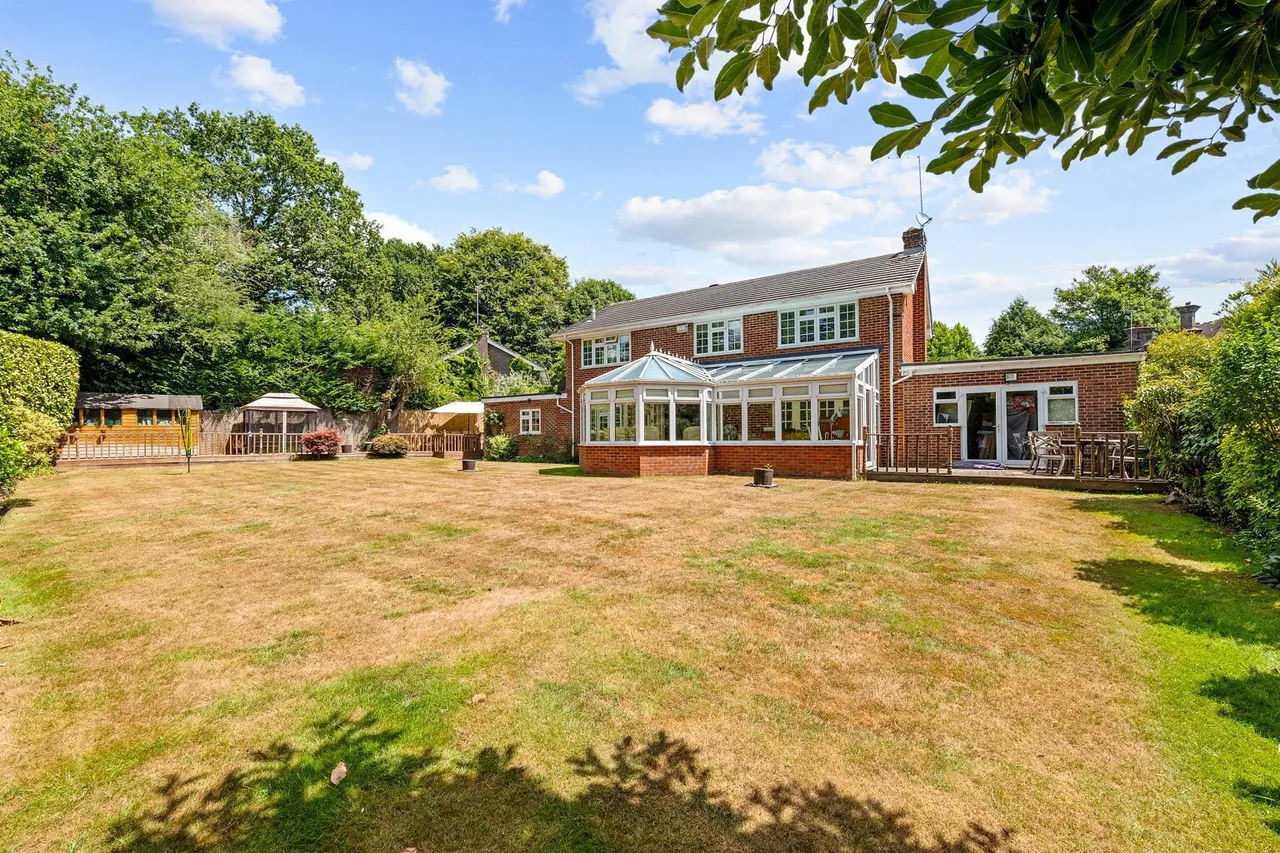 New Lodge Drive, Oxted, RH8, photo 2
