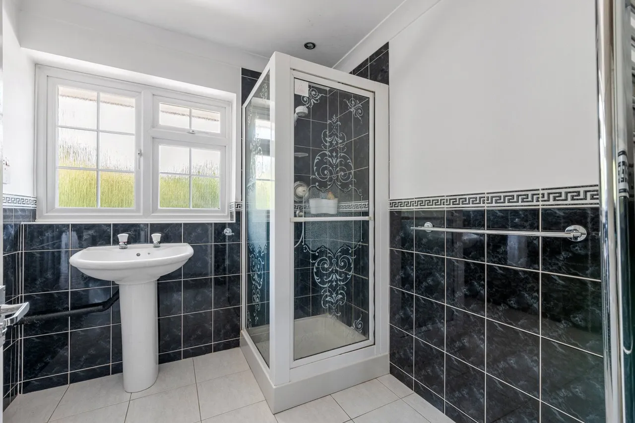 New Lodge Drive, Oxted, RH8, photo 14
