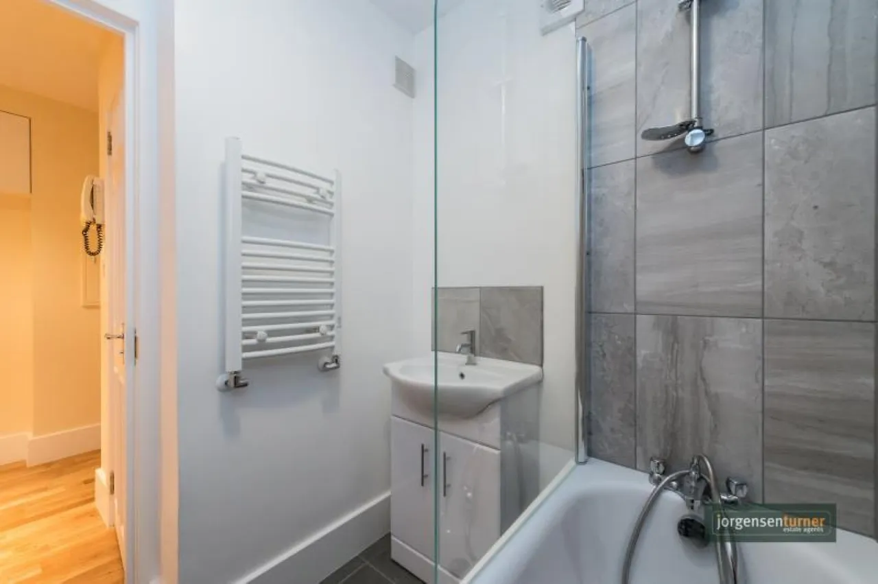 Brondesbury Road, Queens Park, NW6, photo 6