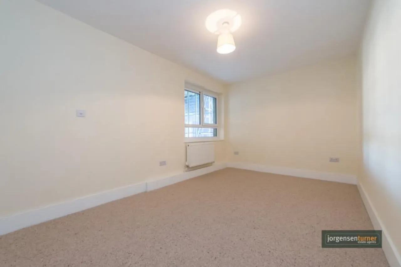 Brondesbury Road, Queens Park, NW6, photo 3