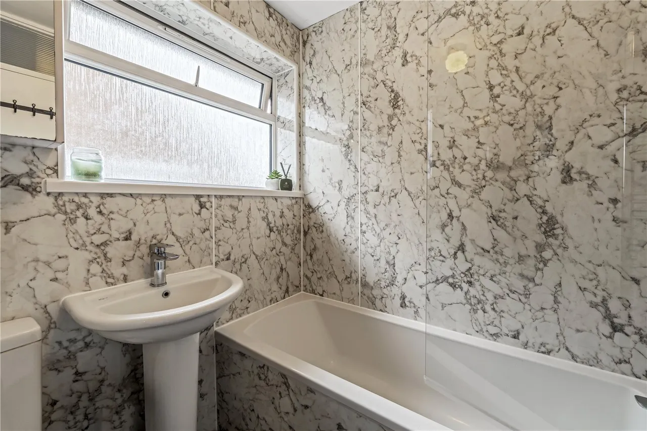 Fairholme Road, Ashford, TW15 2LH, photo 7