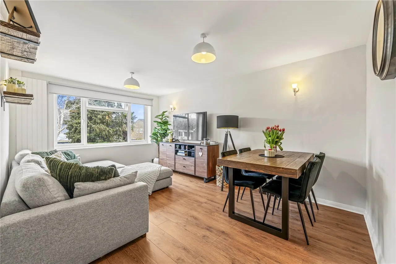 Fairholme Road, Ashford, TW15 2LH, photo 2