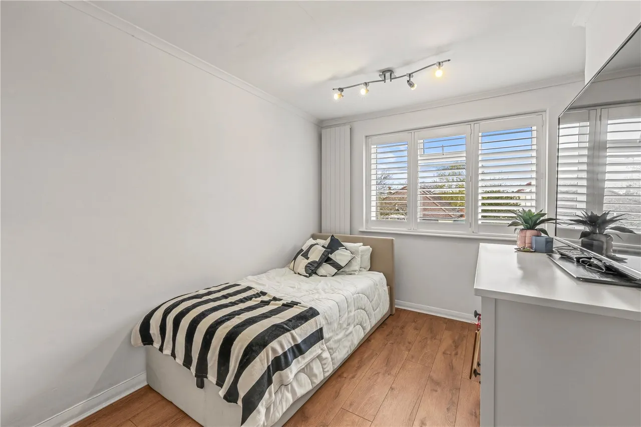 Fairholme Road, Ashford, TW15 2LH, photo 9