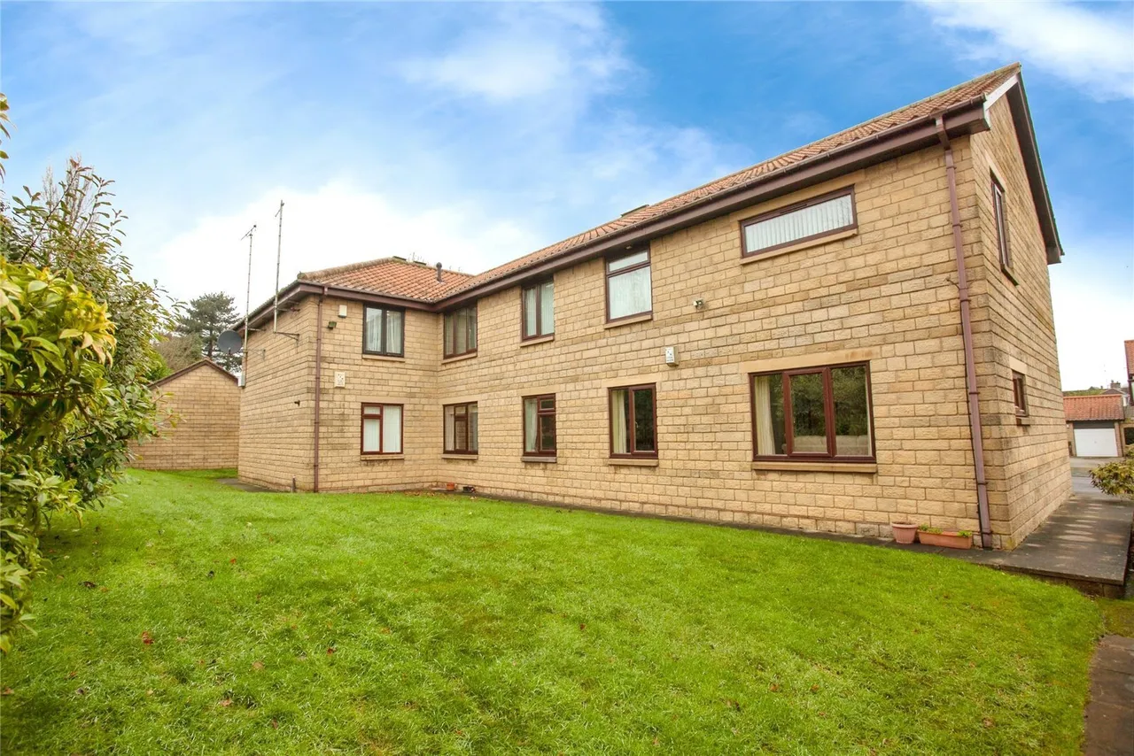 Gorseland Court, Wickersley, S66, photo 22
