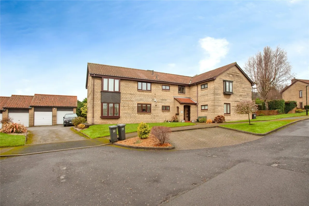 Gorseland Court, Wickersley, S66, photo 25