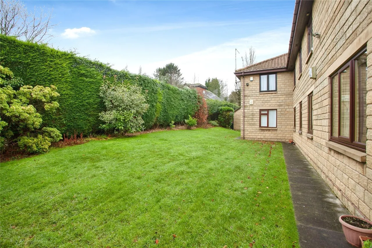 Gorseland Court, Wickersley, S66, photo 20