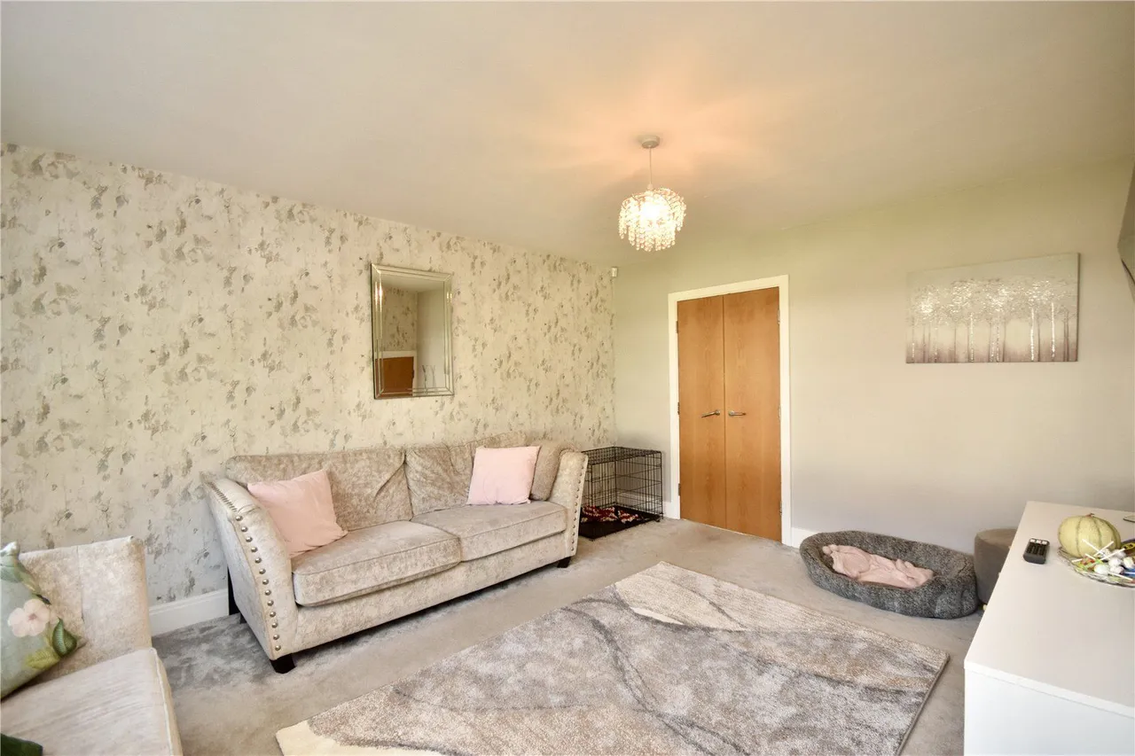 Ashworth Close, Royton, OL2, photo 3