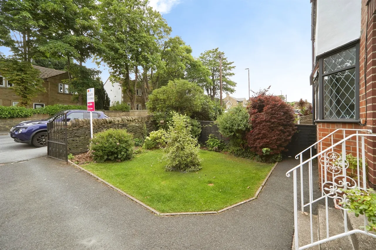 Lane End, PUDSEY, photo 11