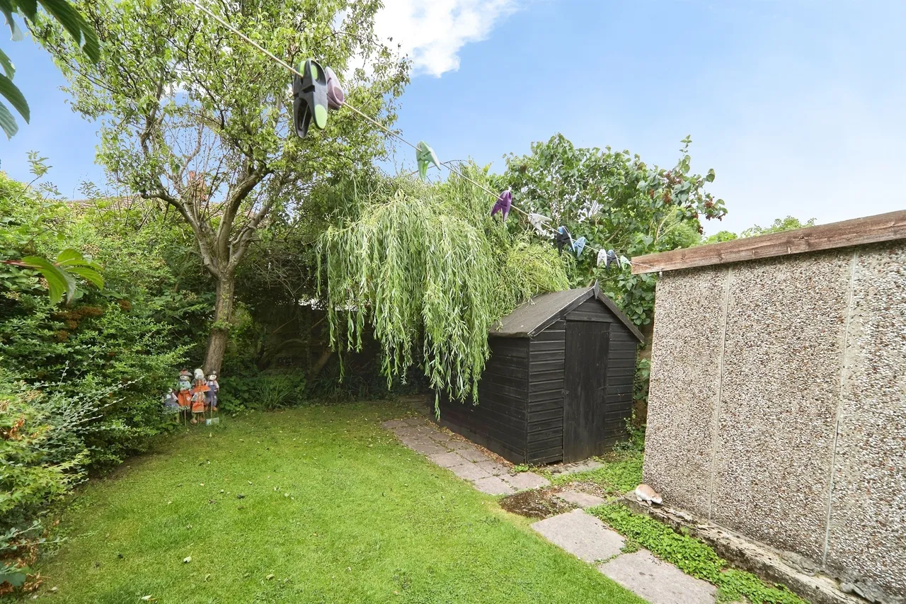 Lane End, PUDSEY, photo 2
