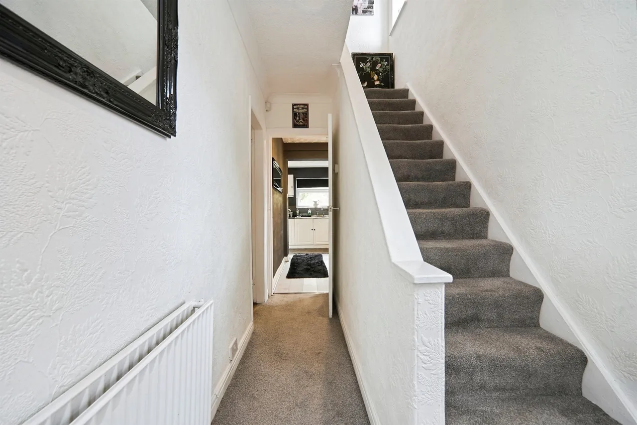 Lane End, PUDSEY, photo 9