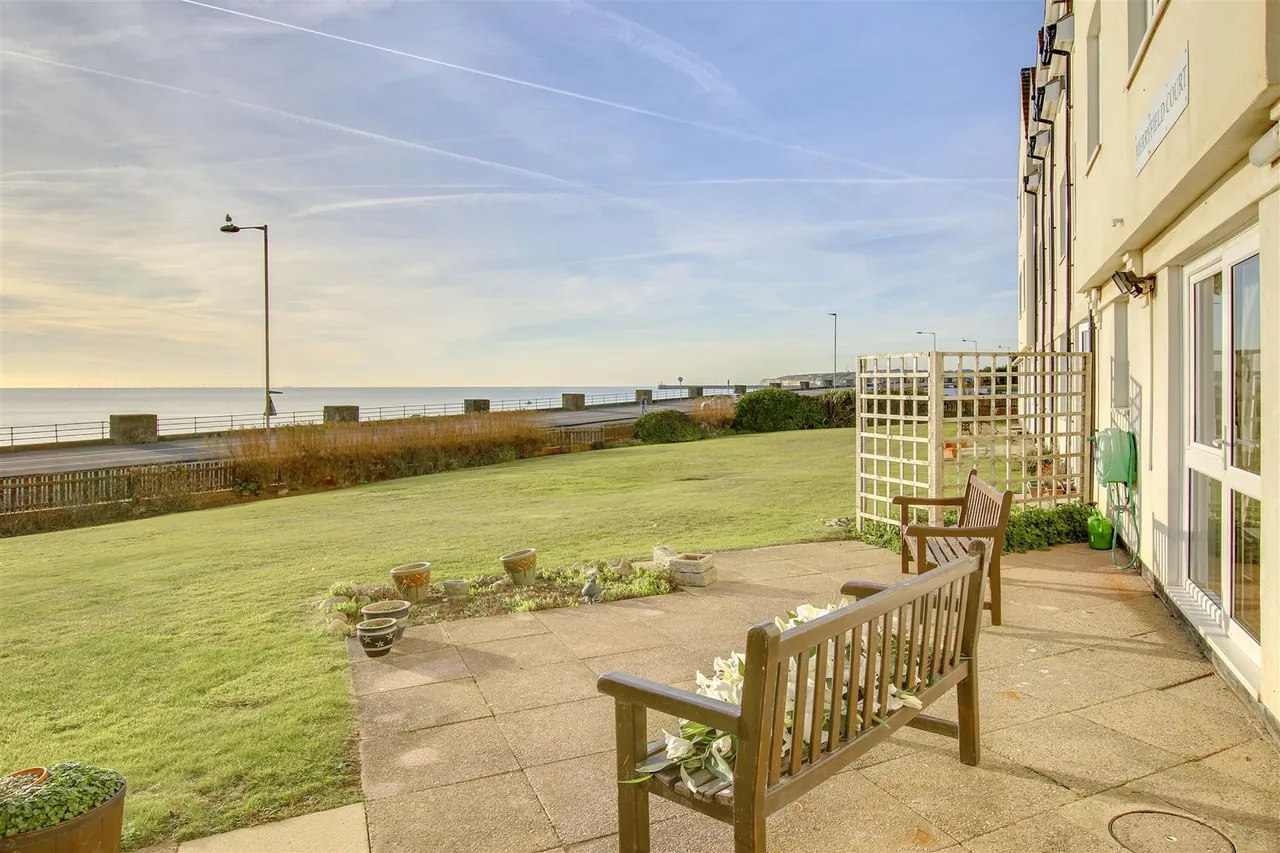 Merryfield Court, Seaford, photo 2