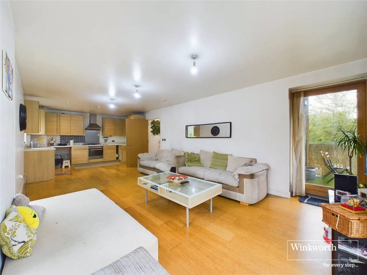 Essex House, 18 Douglas Close, Stanmore, Middlesex, HA7, photo 8