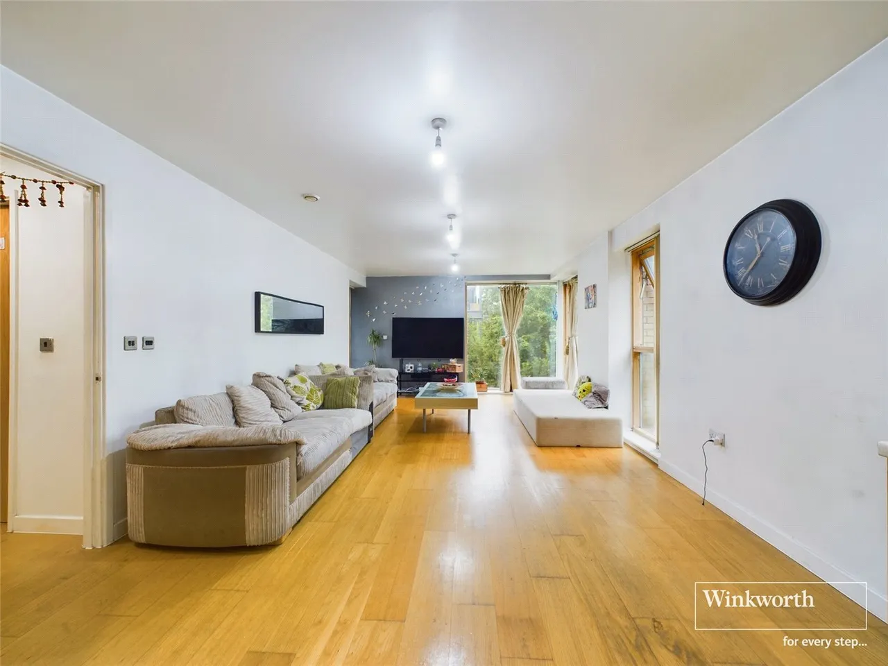 Essex House, 18 Douglas Close, Stanmore, Middlesex, HA7, photo 2