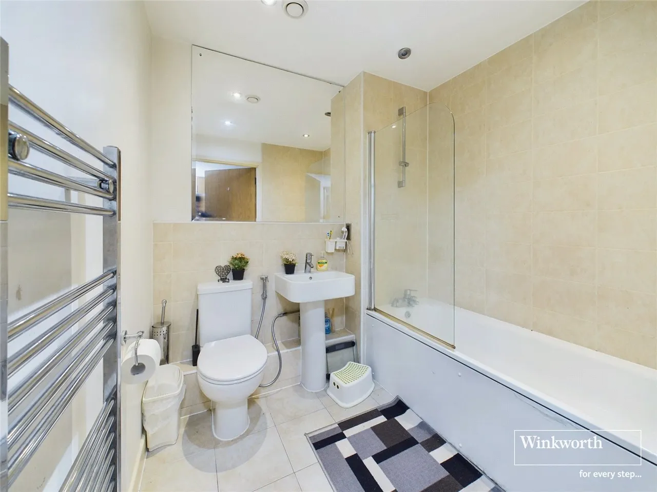 Essex House, 18 Douglas Close, Stanmore, Middlesex, HA7, photo 5