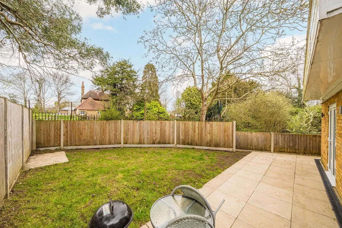 Pigeon Lane, TW12, photo 5