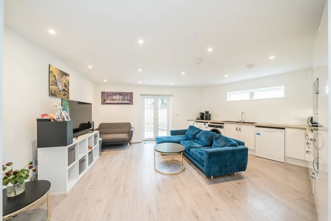 1 bed house for sale, Pigeon Lane, TW12
