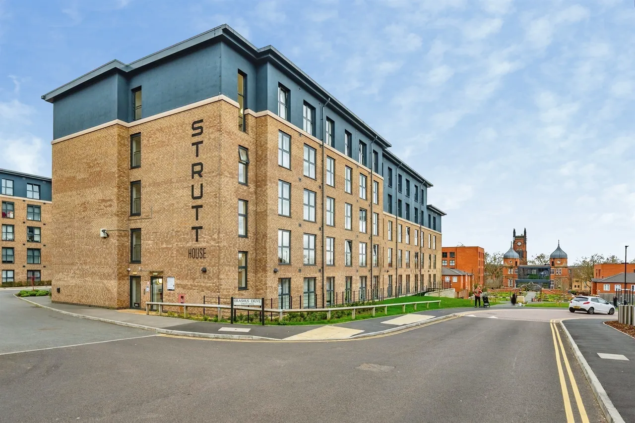 2 bed flat for sale, Erasmus Drive, Derby, DE1