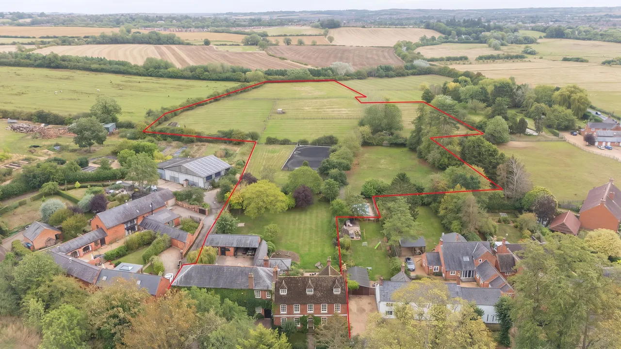 Manor Farm, The Green, LE16, photo 2