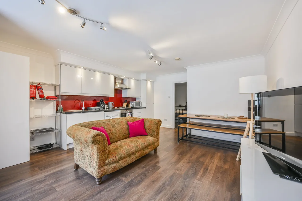 1, Wilding Court 64a, London, photo 5