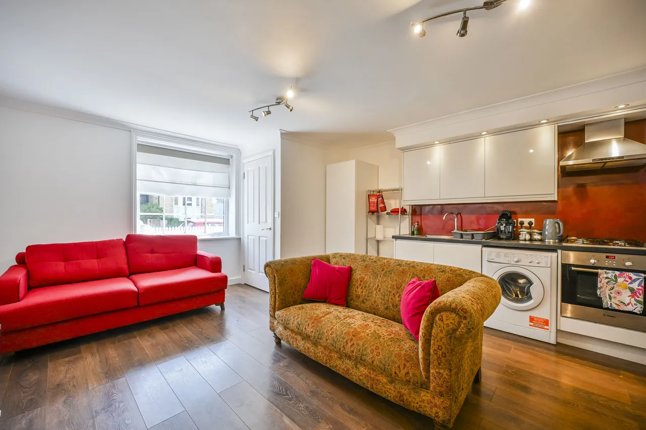 1, Wilding Court 64a, London, photo 4